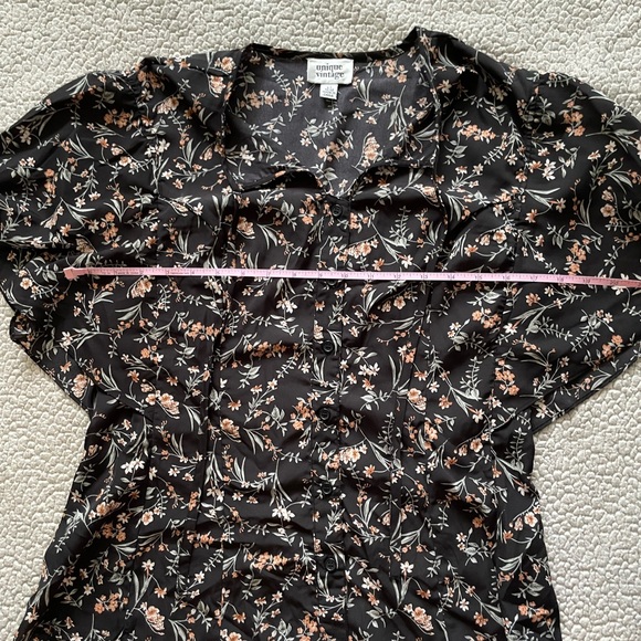 Unique Vintage dark floral batwing blouse with tie neck size large - Picture 7 of 7